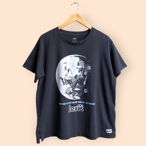 Levi’s Graphic Short Stack T-shirt Space Moon Daisies Black Women’s Medium